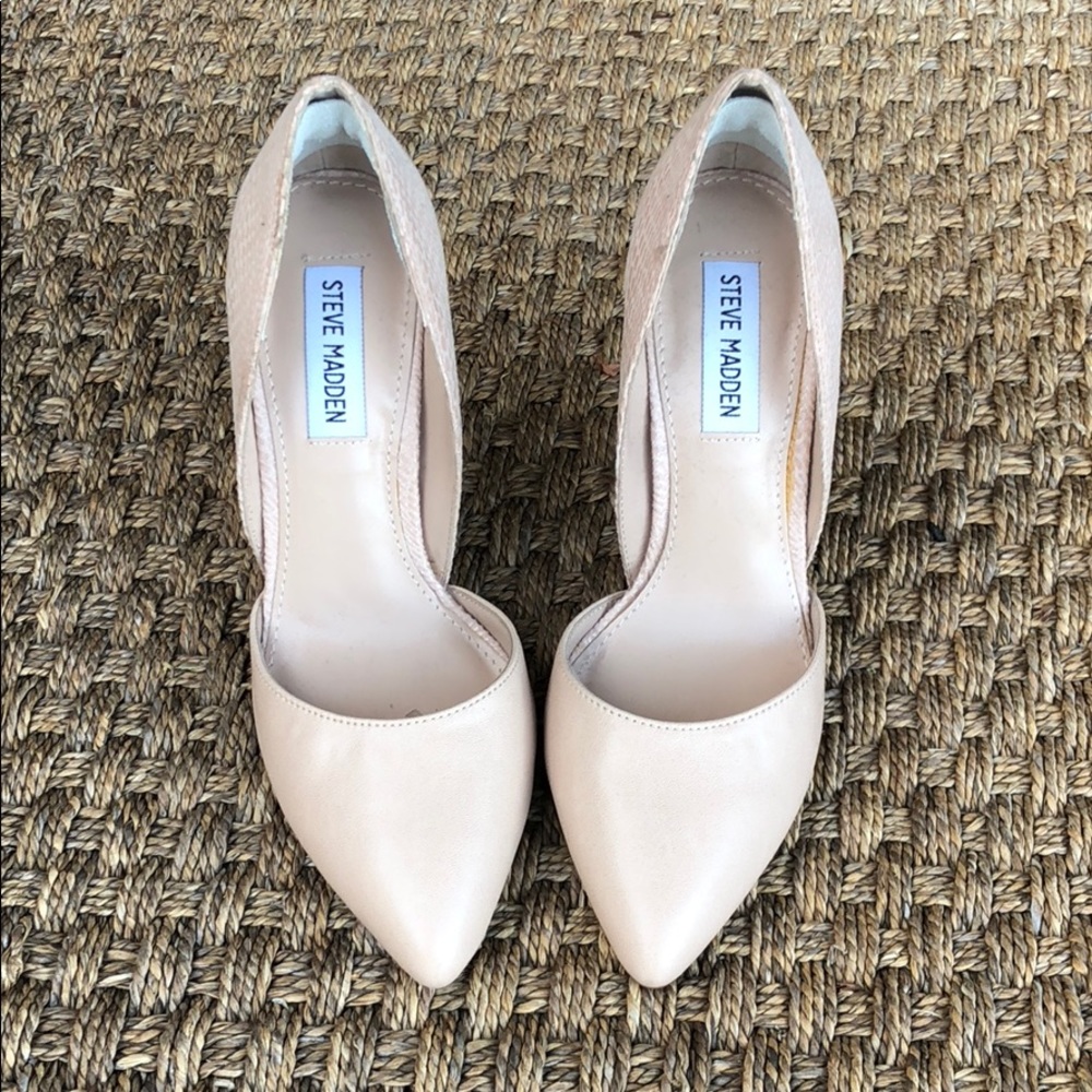 Nude pointy heels
